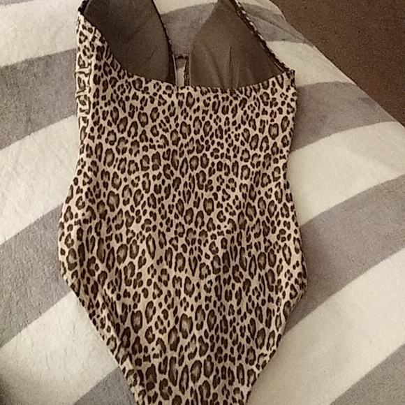 Tommy Bahama Animal Print One Piece Swimsuit. Size/Taille 12. Gorgeous Swim - Picture 4 of 4